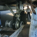 Landing met 2 klapbanden in Tanzania, Luchtcowboy p. 186